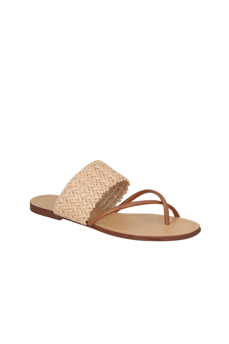 SANDÁLIA RASTEIRA EM COURO CARAMELO E RÁFIA COM TIRAS CRUZADAS