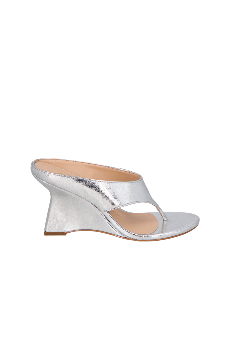 MULE DE DEDO EM METALIZADA PRATA COM SALTO ANABELA ESCULTURAL