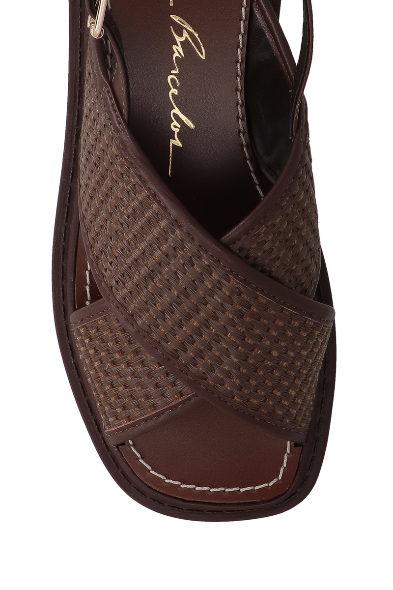 SANDÁLIA TRATORADA EM RÁFIA E COURO MARROM CAFÉ COM FIVELA