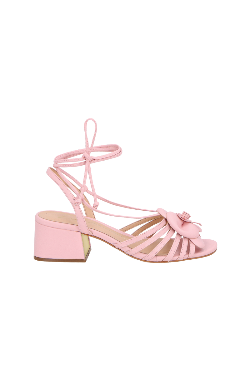 SANDÁLIA EM COURO ROSA GLACÊ COM FLOR E AMARRAÇÃO