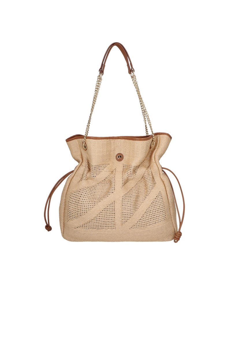 BOLSA GRANDE EM PALHA BEGE AREIA E COURO CARAMELO COM ALÇAS DE CORRENTE