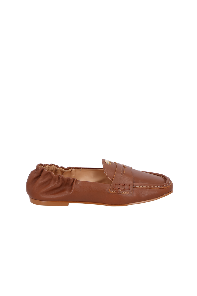 MOCASSIM EM COURO CASTANHO COM DETALHE DE FIVELA