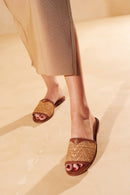 RASTEIRA EM COURO CARAMELO E PALHA COM APLICAÇÃO