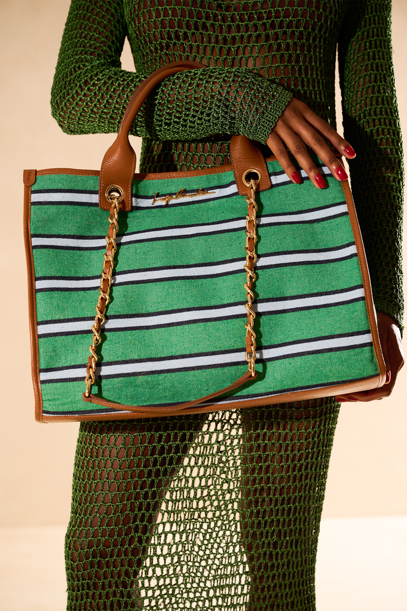 MAXI BOLSA LISTRADA VERDE E AZUL COM ALÇAS DE CORRENTE