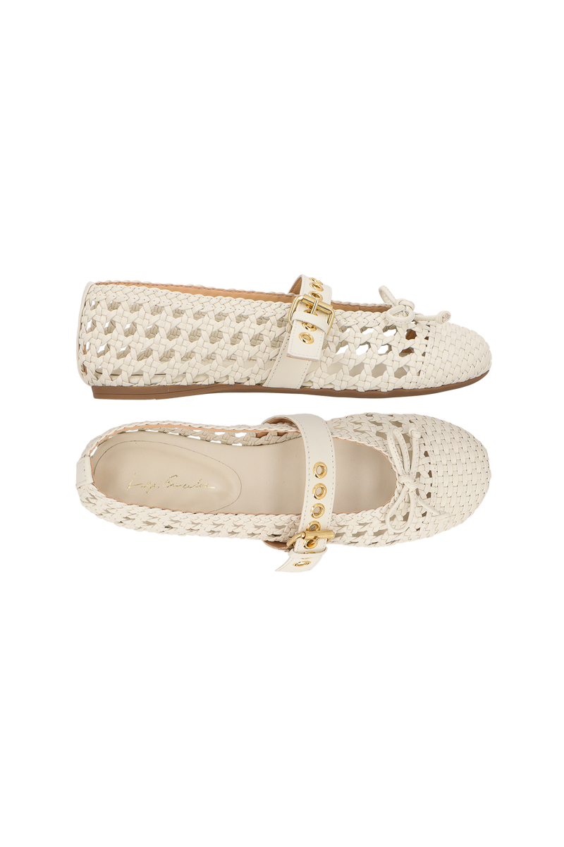 SAPATILHA EM COURO OFF WHITE TRESSÊ COM FIVELA