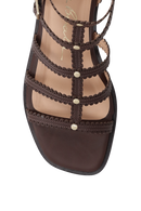 SANDÁLIA RASTEIRA EM COURO MARROM CAFÉ COM RECORTES