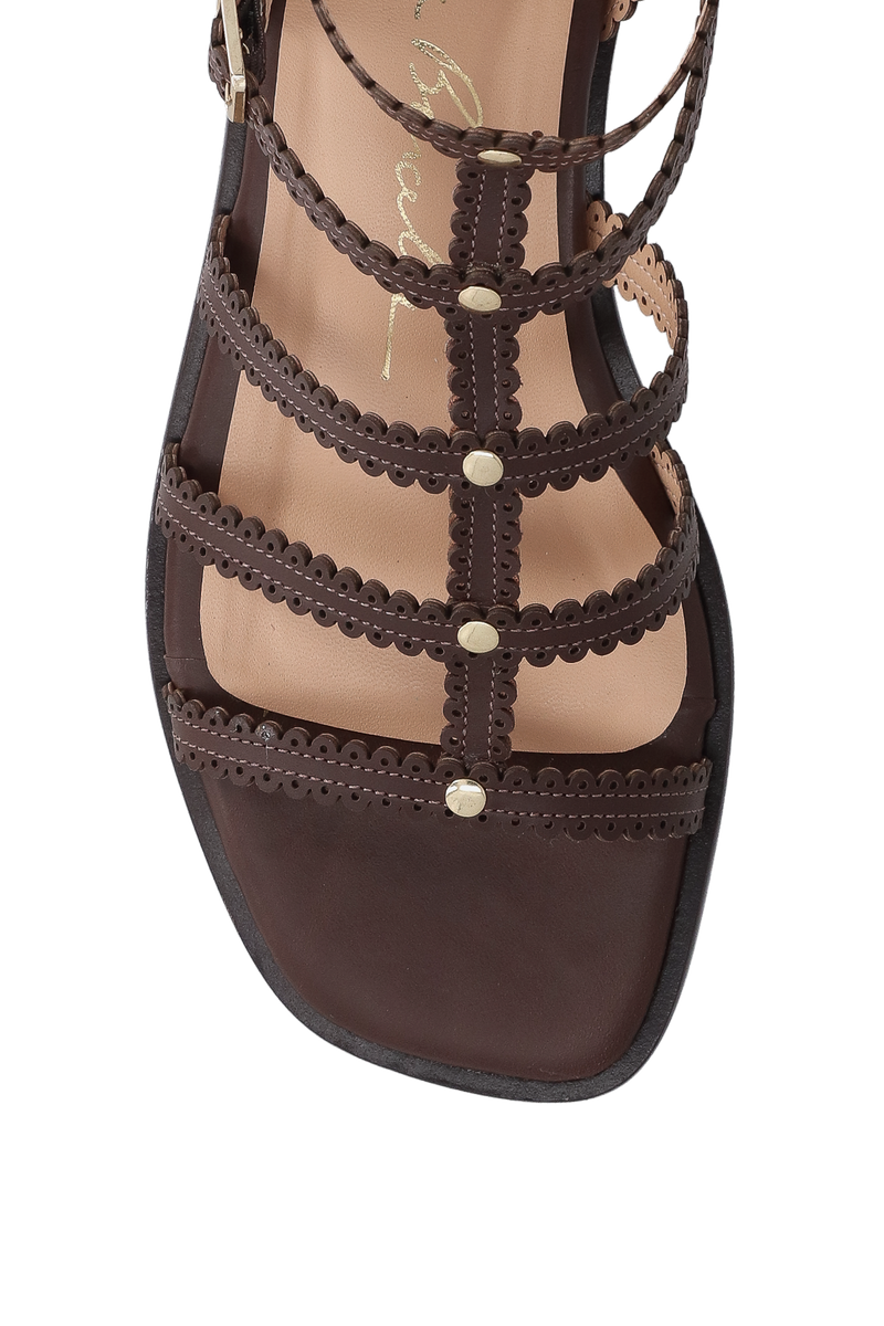 SANDÁLIA RASTEIRA EM COURO MARROM CAFÉ COM RECORTES
