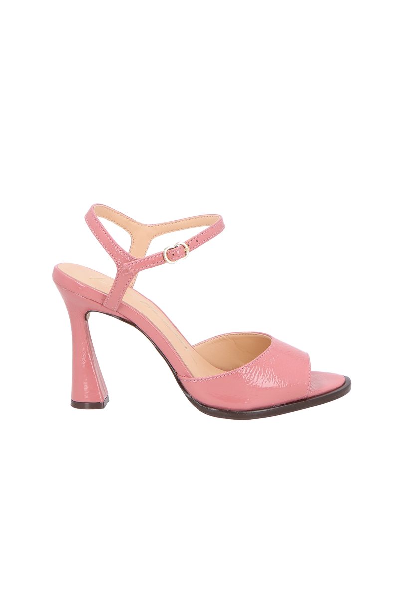 SANDÁLIA PEEP TOE EM COURO VERNIZ ROSA QUARTZO E SALTO ALTO