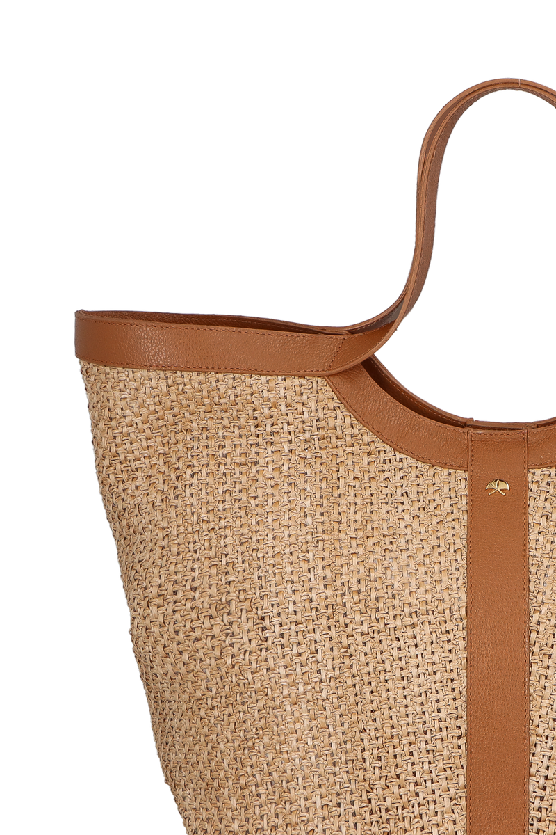 BOLSA SHOPPING GRANDE EM COURO CARAMELO E RÁFIA
