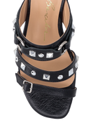 SANDÁLIA MULE SALTO MÉDIO BLOCO EM COURO PRETO COM MIX DE REBITES