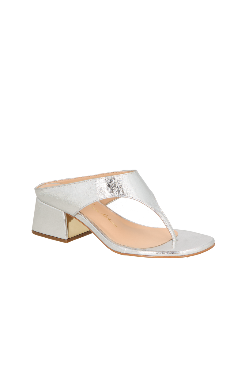 SANDÁLIA SALTO BLOCO MÉDIO COM TIRA ENTRE OS DEDOS METALIZADA PRATA