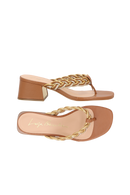 SANDÁLIA DE DEDO EM COURO CARAMELO COM TIRAS TRAMADAS E SALTO BLOCO