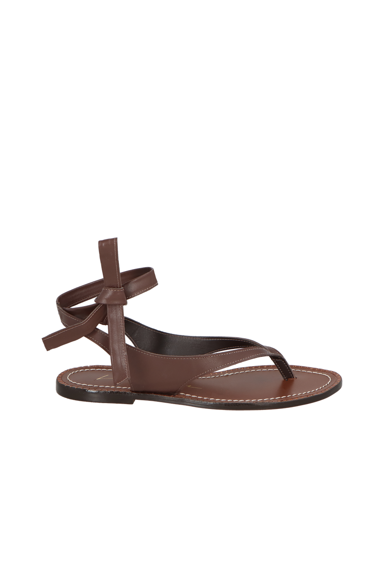 SANDÁLIA DE DEDO EM COURO CAFÉ COM AMARRAÇÃO NO TORNOZELO