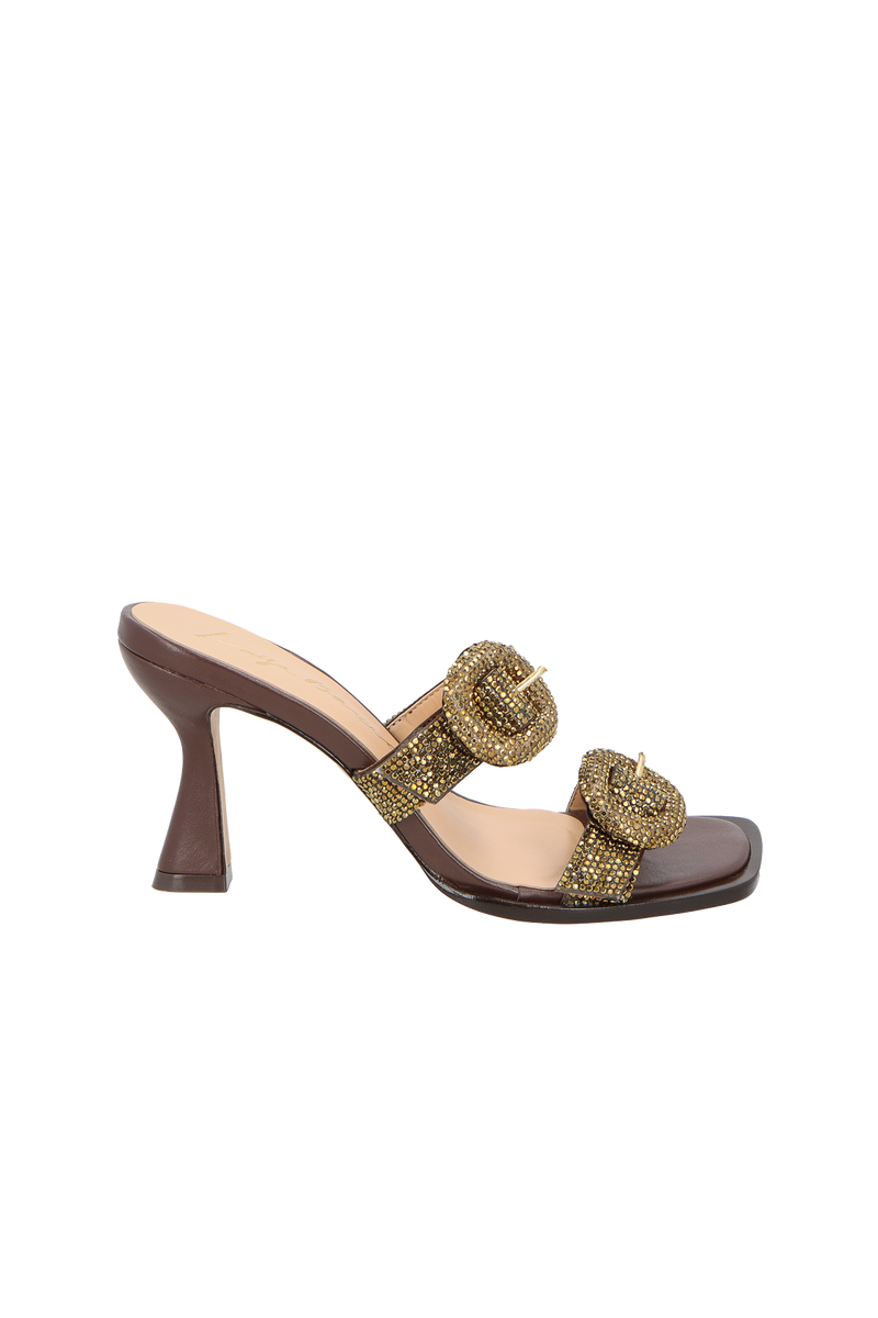 SANDÁLIA SALTO ALTO EM COURO MARROM CAFÉ COM TIRA DUPLA E FIVELA DE STRASS