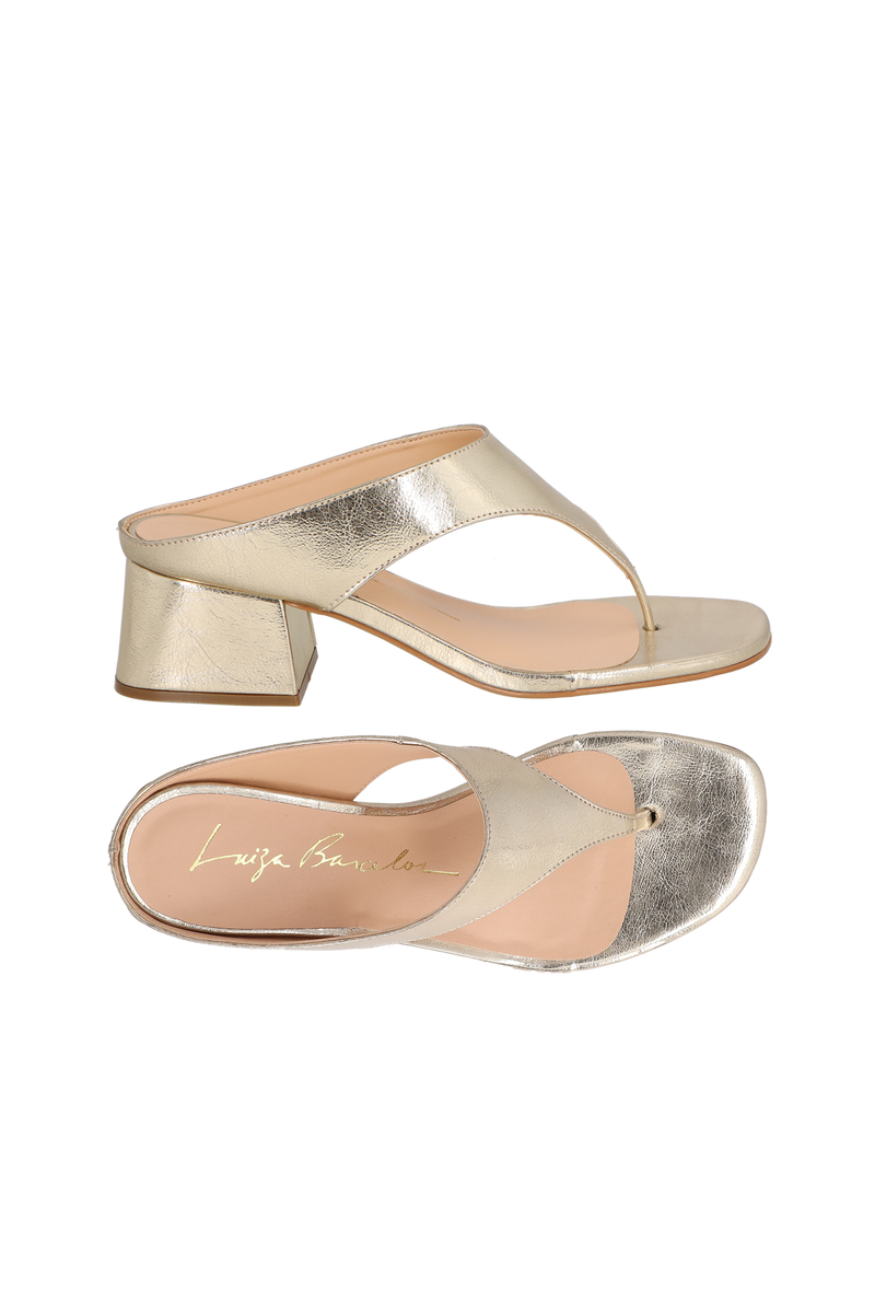 SANDÁLIA SALTO BLOCO MÉDIO COM TIRA ENTRE OS DEDOS METALIZADA DOURADA