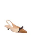 SCARPIN SLINGBACK EM COURO NATA COM BICO CARAMELO E SALTO BAIXO