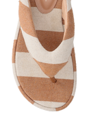 SANDÁLIA PLATAFORMA FLAT LISTRADA CARAMELO