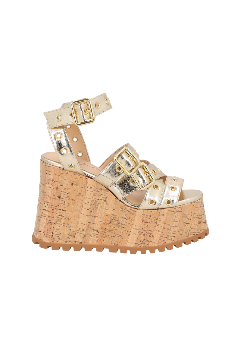 SANDÁLIA PLATAFORMA METALIZADA DOURADA E ILHOSES
