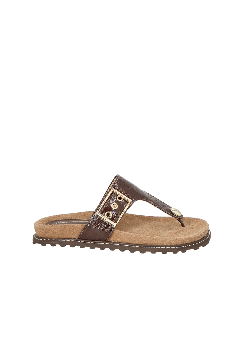 SANDÁLIA PAPETE DE DEDO EM VERNIZ MARROM CAFÉ COM FIVELA