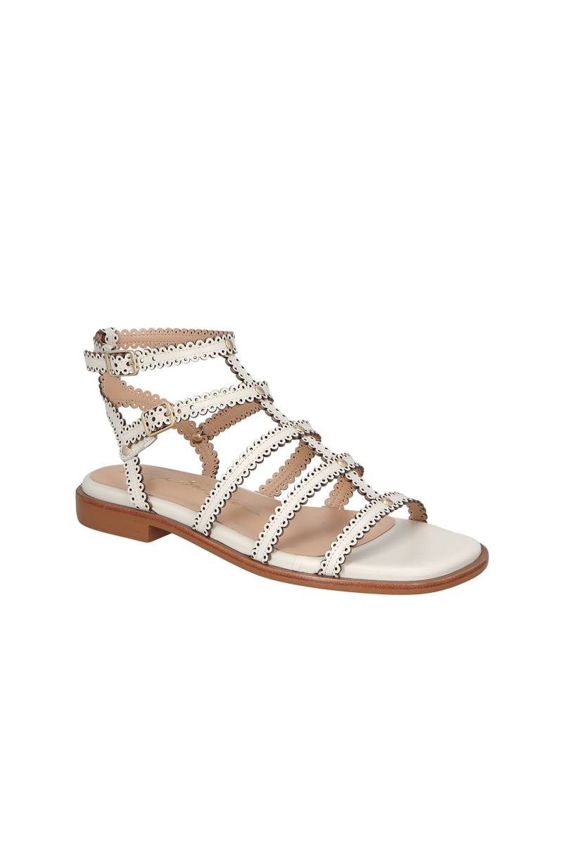 SANDÁLIA RASTEIRA EM COURO OFF WHITE COM RECORTES