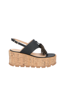 SANDÁLIA PLATAFORMA FLAT EM CAMURÇA BEGE FENDI COM PINGENTE DE TASSELS