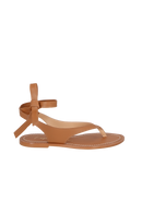 SANDÁLIA DE DEDO EM COURO CARAMELO COM AMARRAÇÃO NO TORNOZELO