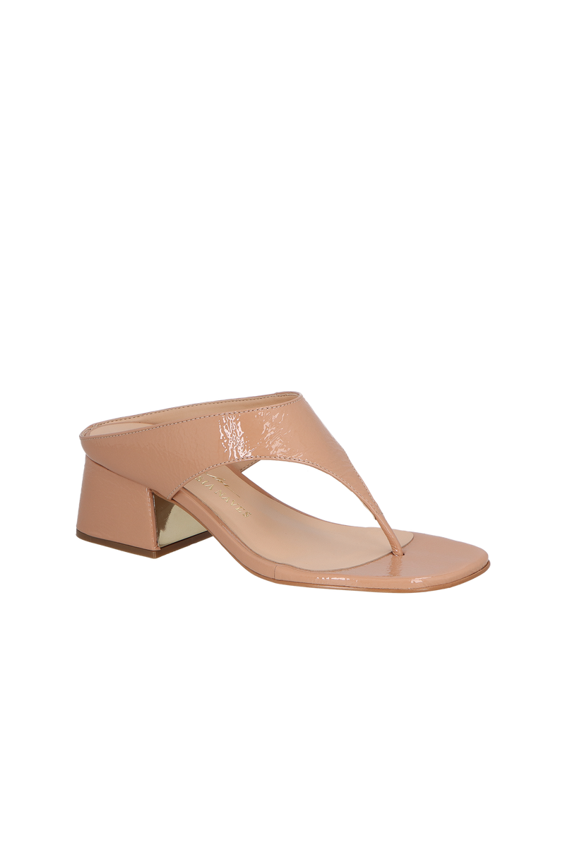 SANDÁLIA SALTO BLOCO MÉDIO COM TIRA ENTRE OS DEDOS EM COURO VERNIZ BEGE BLUSH
