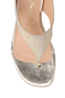 SANDÁLIA SALTO BLOCO MÉDIO COM TIRA ENTRE OS DEDOS METALIZADA DOURADA