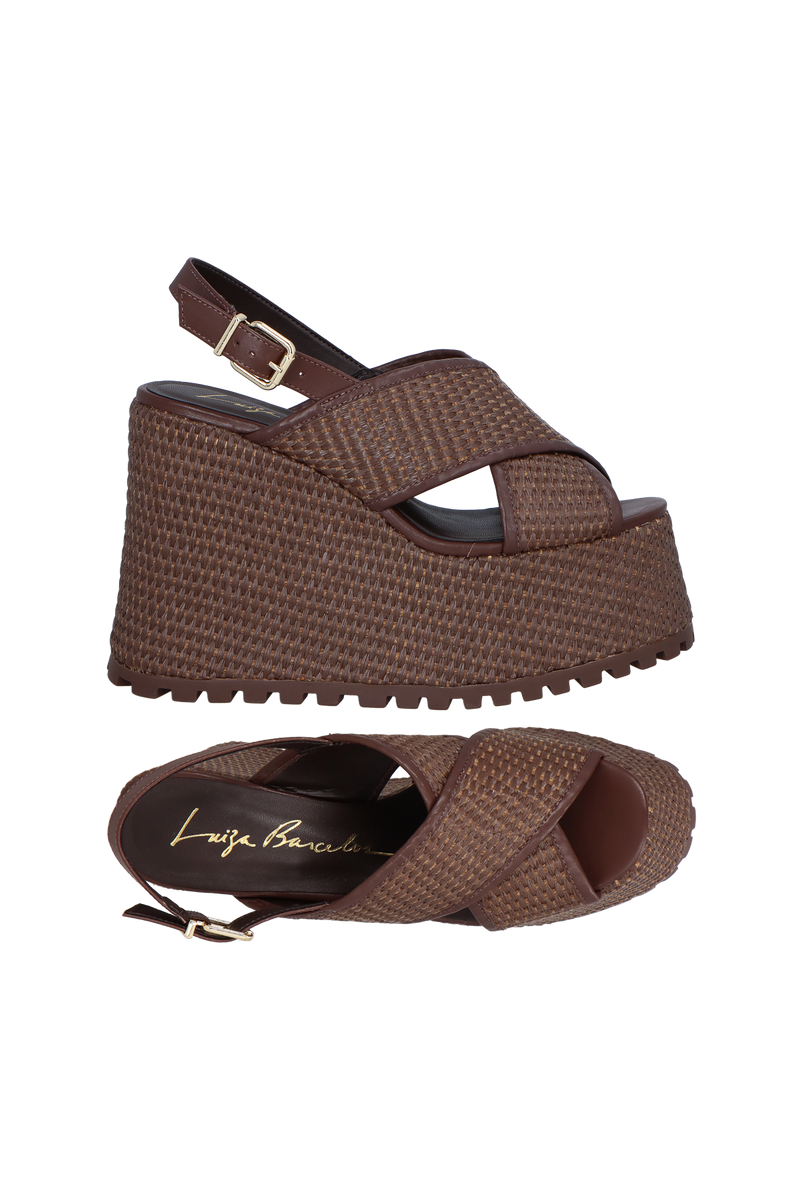 SANDÁLIA PLATAFORMA COM TIRA CRUZADA EM RÁFIA MARROM CAFÉ