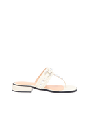 SANDÁLIA DE DEDO EM COURO OFF WHITE COM APLICAÇÕES METÁLICAS