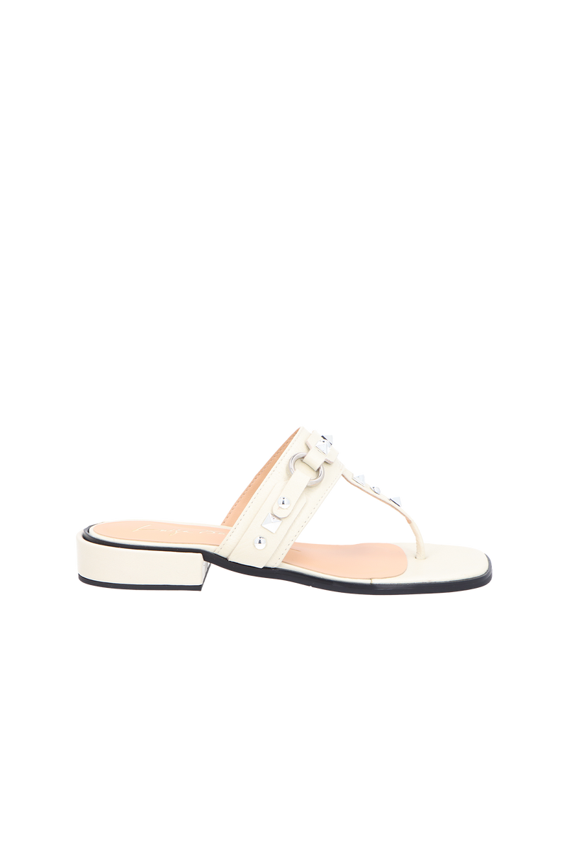 SANDÁLIA DE DEDO EM COURO OFF WHITE COM APLICAÇÕES METÁLICAS