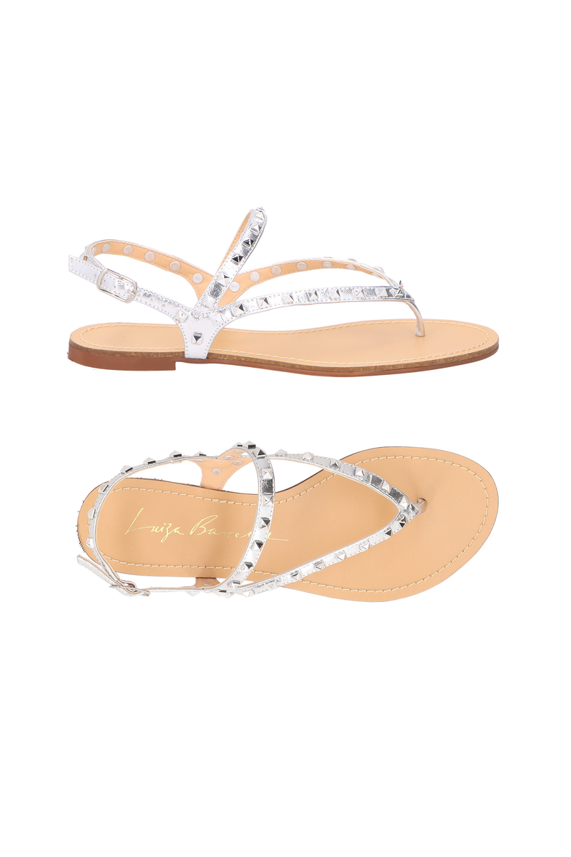 SANDÁLIA RASTEIRA EM COURO PRATA COM TACHINHAS