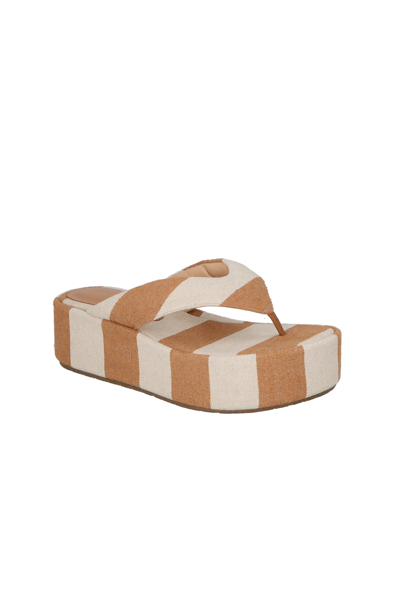 SANDÁLIA PLATAFORMA FLAT LISTRADA CARAMELO