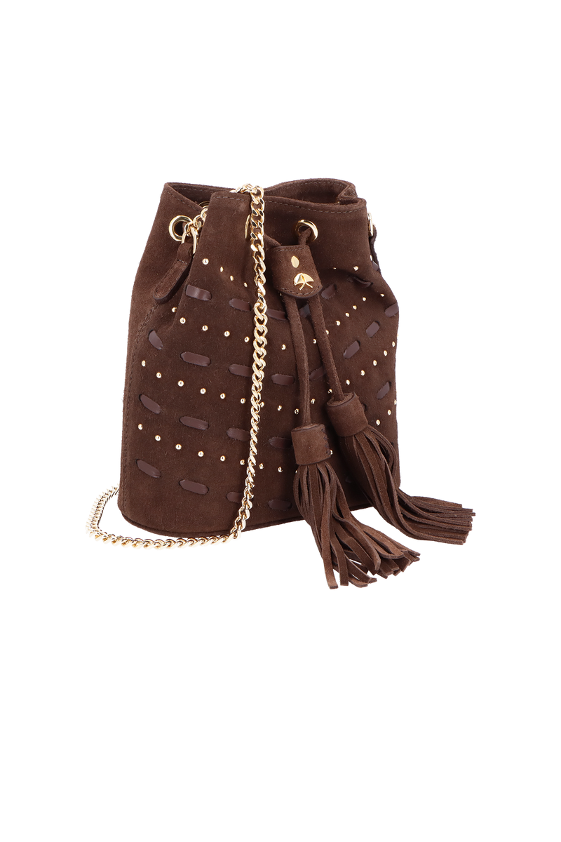 BOLSA BUCKET PEQUENA EM CAMURÇA MARROM CAFÉ COM DETALHES METÁLICOS