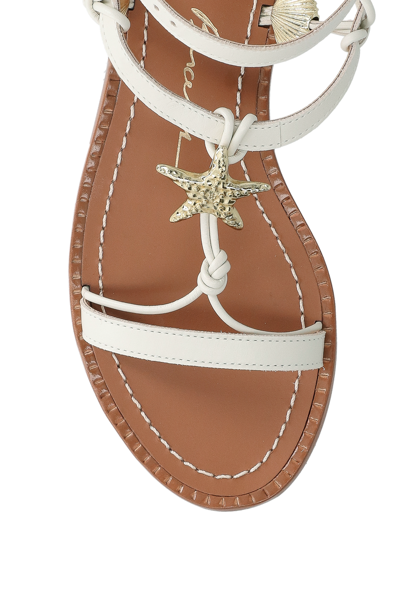 SANDÁLIA RASTEIRA EM COURO OFF WHITE COM ENFEITE METÁLICO ESTRELA