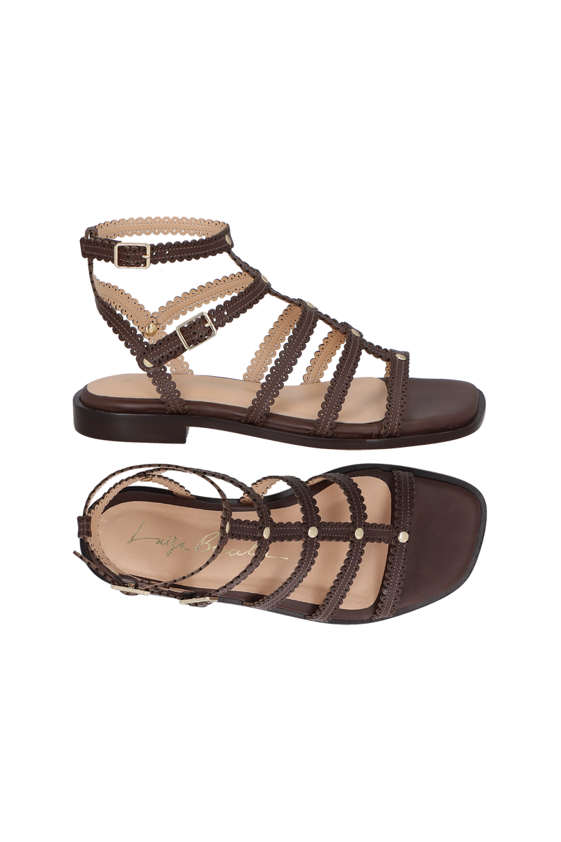 SANDÁLIA RASTEIRA EM COURO MARROM CAFÉ COM RECORTES