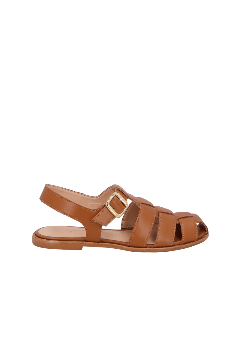 SANDÁLIA EM COURO CARAMELO COM TIRAS ENTRELAÇADAS
