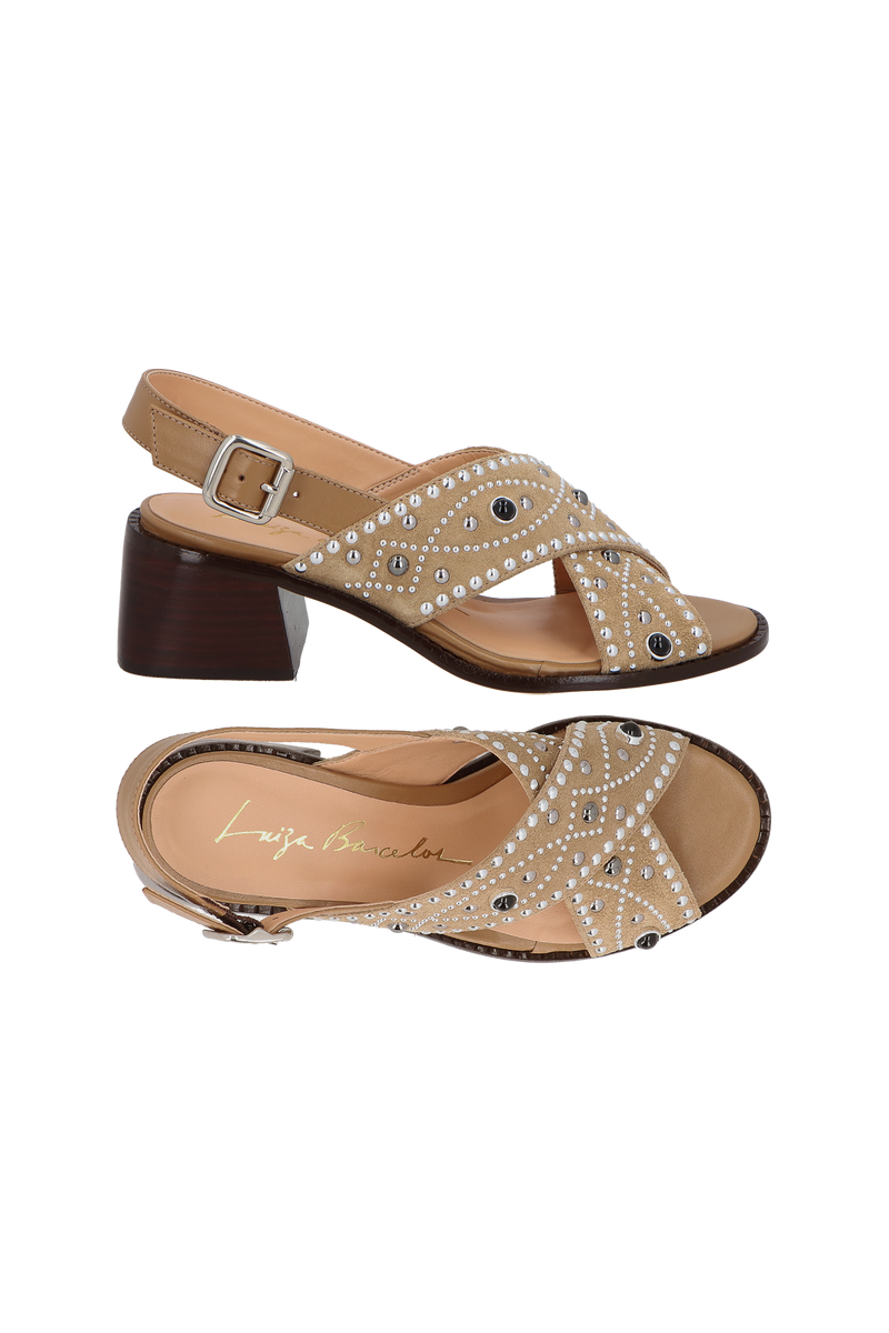 SANDÁLIA EM CAMURÇA BEGE FENDI COM SALTO BLOCO E APLICAÇÕES METÁLICAS