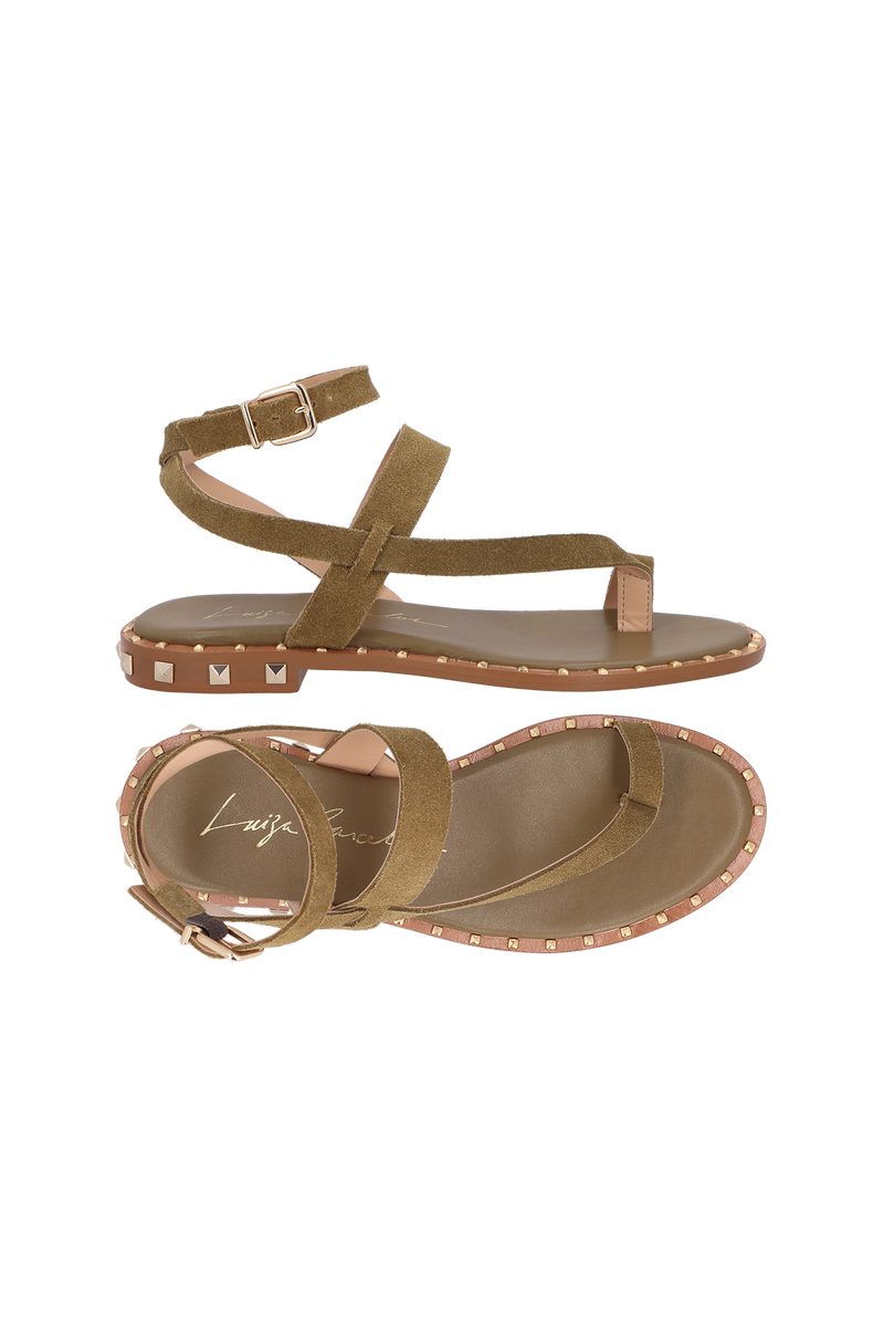 RASTEIRA DE DEDO EM CAMURÇA VERDE ASPARGO COM TIRAS CRUZADAS E TACHAS