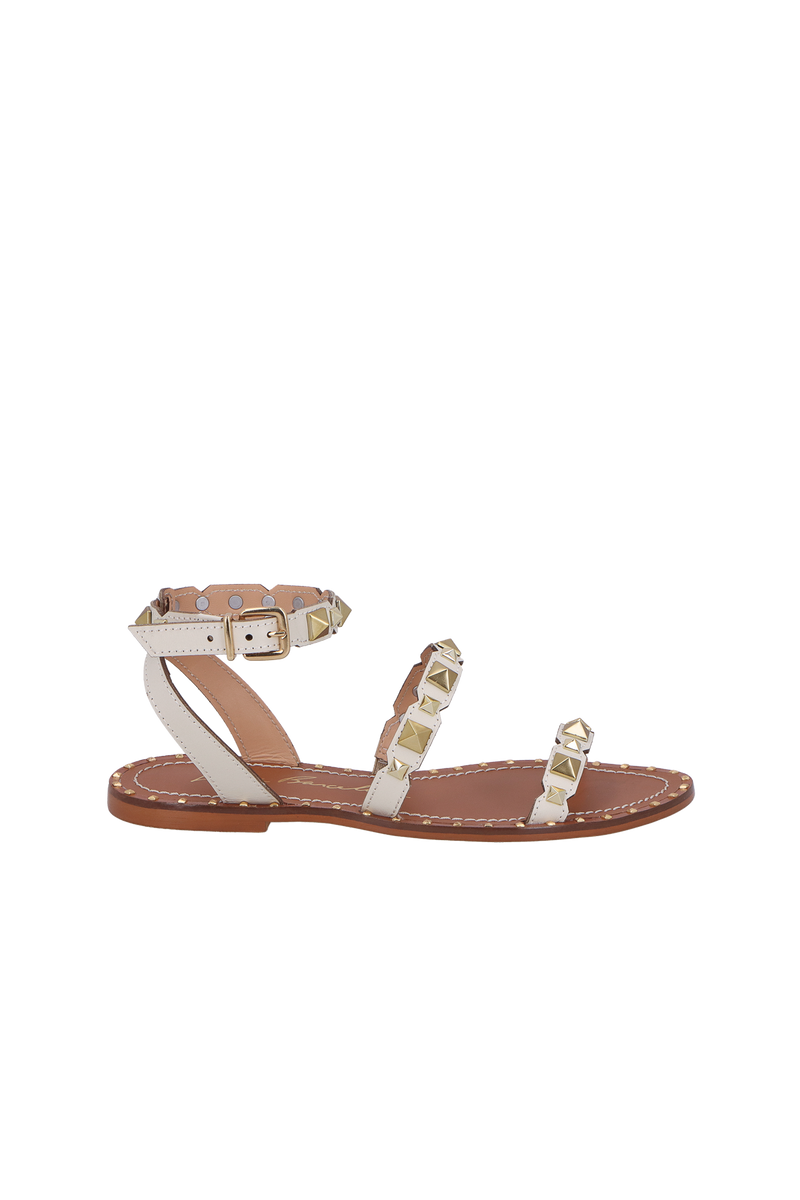 SANDÁLIA RASTEIRA EM COURO OFF WHITE COM REBITES OURO