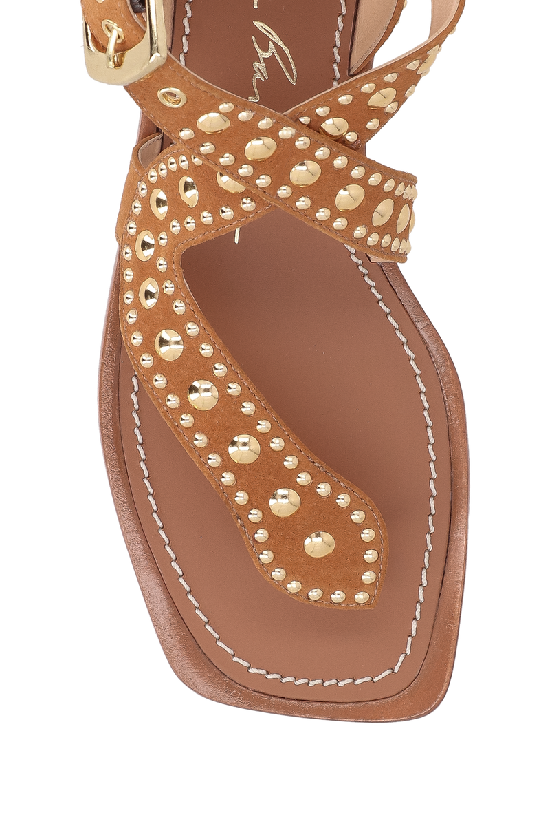 SANDÁLIA RASTEIRA EM CAMURÇA CARAMELO E APLICAÇÕES