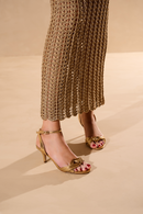 SANDÁLIA SALTO FINO ALTO EM METALIZADO OURO COM TIRAS FINAS CRUZADAS