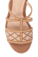 RASTEIRA EM COURO CARAMELO E PALHA COM APLICAÇÕES METÁLICAS