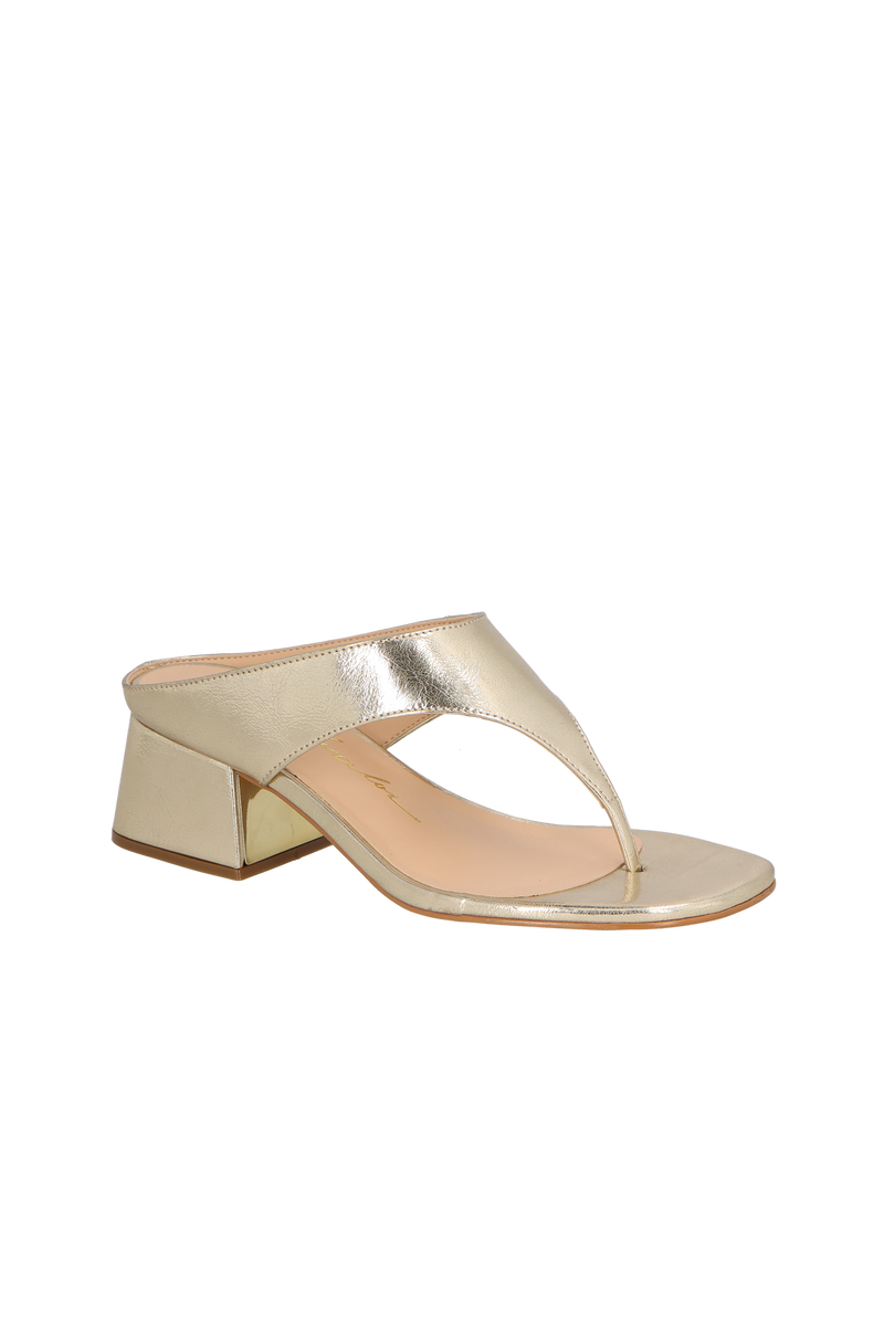 SANDÁLIA SALTO BLOCO MÉDIO COM TIRA ENTRE OS DEDOS METALIZADA DOURADA