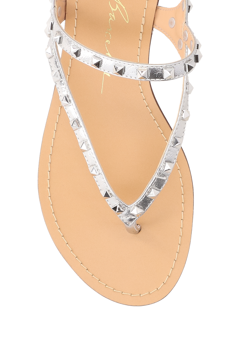 SANDÁLIA RASTEIRA EM COURO PRATA COM TACHINHAS