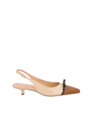 SCARPIN SLINGBACK EM COURO NATA COM BICO CARAMELO E SALTO BAIXO