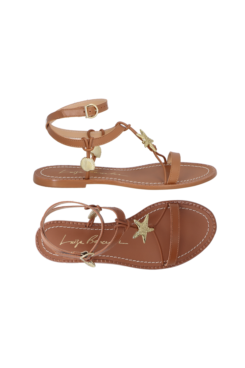 SANDÁLIA RASTEIRA EM COURO CARAMELO COM ENFEITE METÁLICO ESTRELA