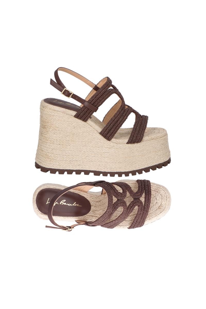 SANDÁLIA PLATAFORMA EM RÁFIA COM TIRAS ENTRELAÇADAS