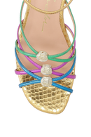 SANDÁLIA DE SALTO BLOCO MÉDIO EM COURO DOURADO COM TIRAS MULTICOLOR