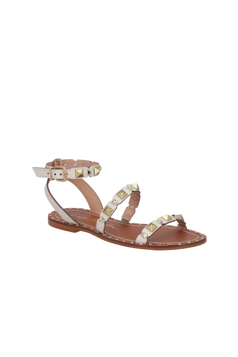 SANDÁLIA RASTEIRA EM COURO OFF WHITE COM REBITES OURO